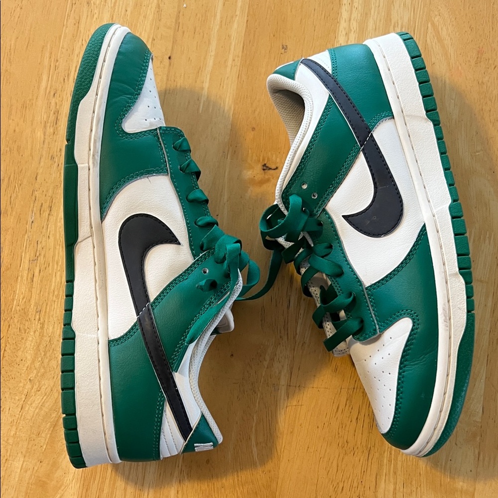 Nike Men’s Green White Black Low-Top Sneakers